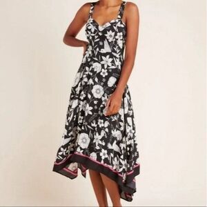 Anthropologie Maeve Vivienne Black & White floral Handkerchief Hem Dress Size 10